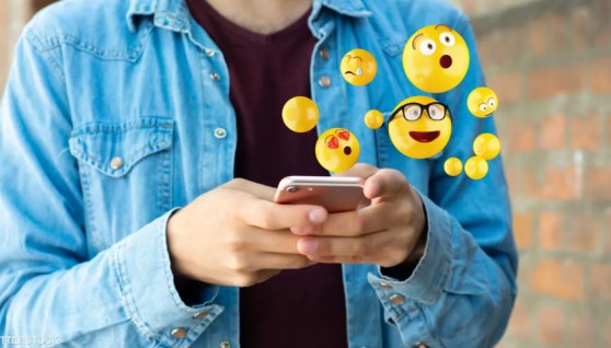 استخدام الإيموجي