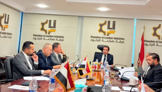 جانب من اجتماع غرفة صناعة الجلود 