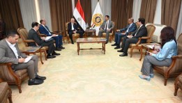 السفير نيكولاس باباجورجيو  مع وزير الصناعة 