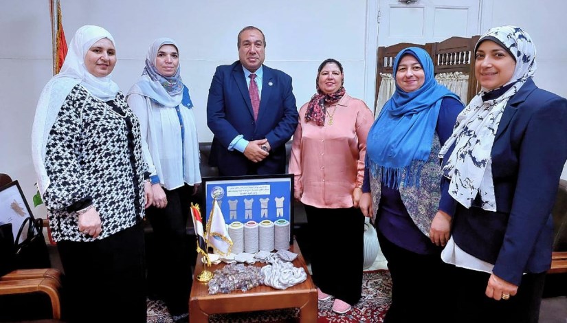 فريق بحثي بقسم الغزل بمعهد بحوث القطن