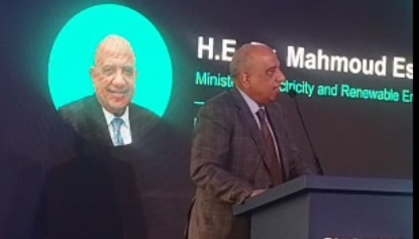 دكتور محمود عصمت وزير الكهرباء والطاقة المتجددة