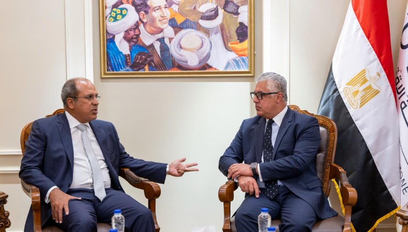 السيد وليد جمال الدين، رئيس الهيئة العامة للمنطقة الاقتصادية لقناة السويس والدكتور/ محمد لطفي، رئيس الجامعة البريطانية في مصر