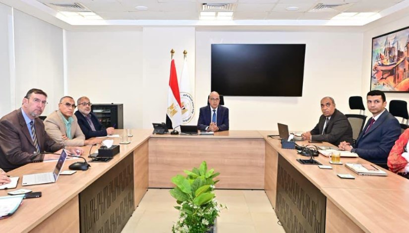 جانب من اجتماع وزير الري 