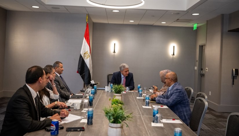  وزير السياحة والآثار يعقد لقاءات مهنية