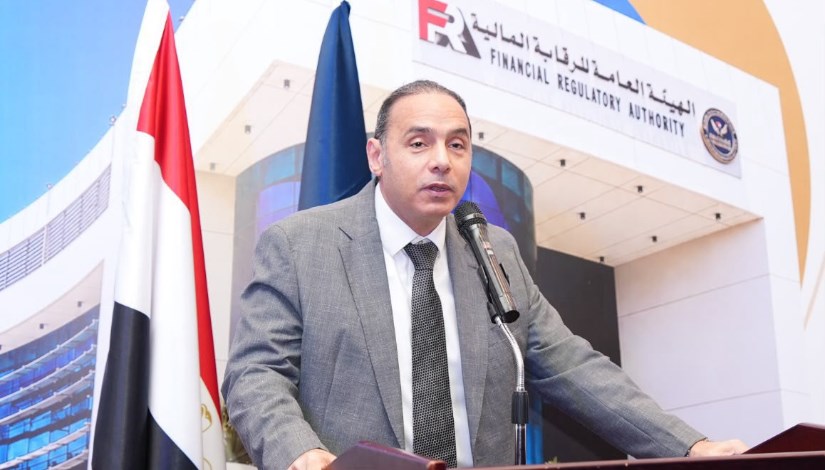 الدكتور إسلام عزام رئيس الهيئة العامة للرقابة المالية