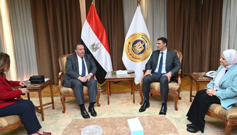 لقاء وزير الصناعة بنقيب المهندسين 