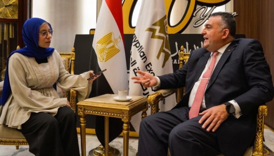 جانب من حوار رئيس البورصة المصرية مع محررة «إيجي إن»