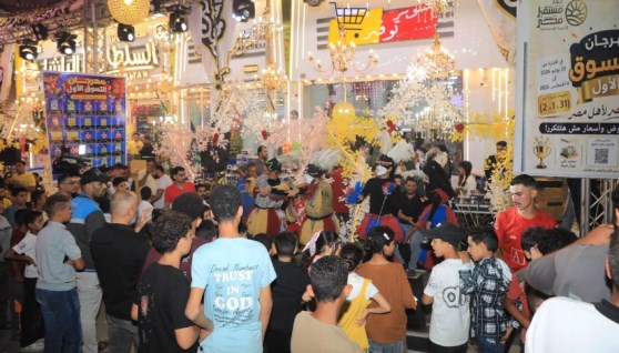 جانب من المهرجان وإقبال المواطنين
