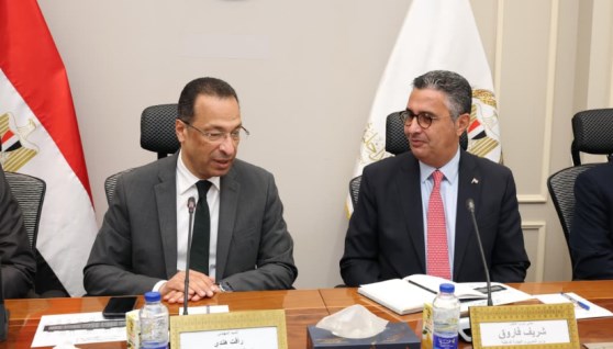  وزيرا التموين والاتصالات