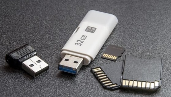 فلاشة USB
