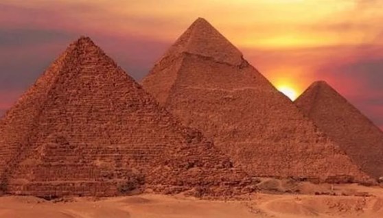 الأهرامات 