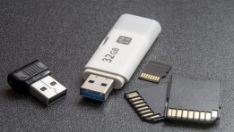 فلاشة USB