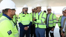وزير الصناعة يتفقد مصنع هولسيم مصر للأسمنت
