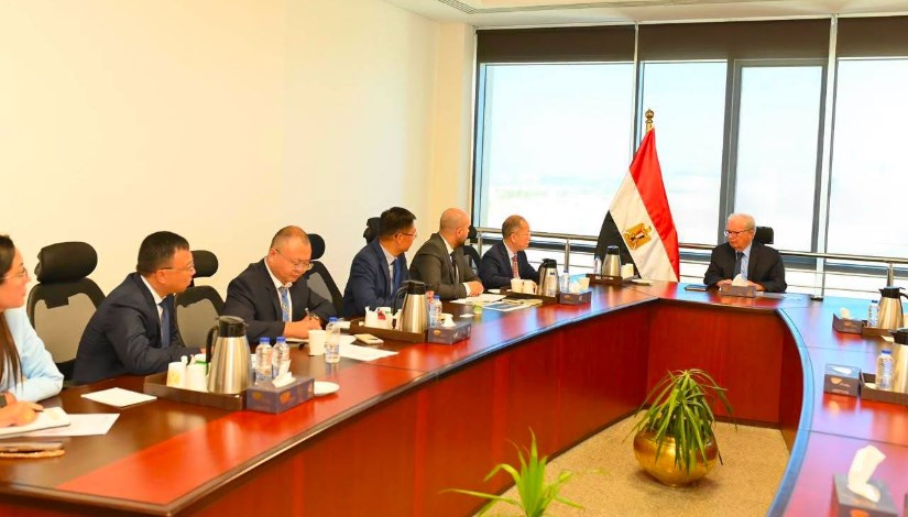 لقاء نائب رئيس الوزراء مع الوفد الصيني