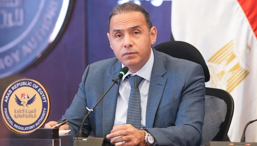 الدكتور إسلام عزام 