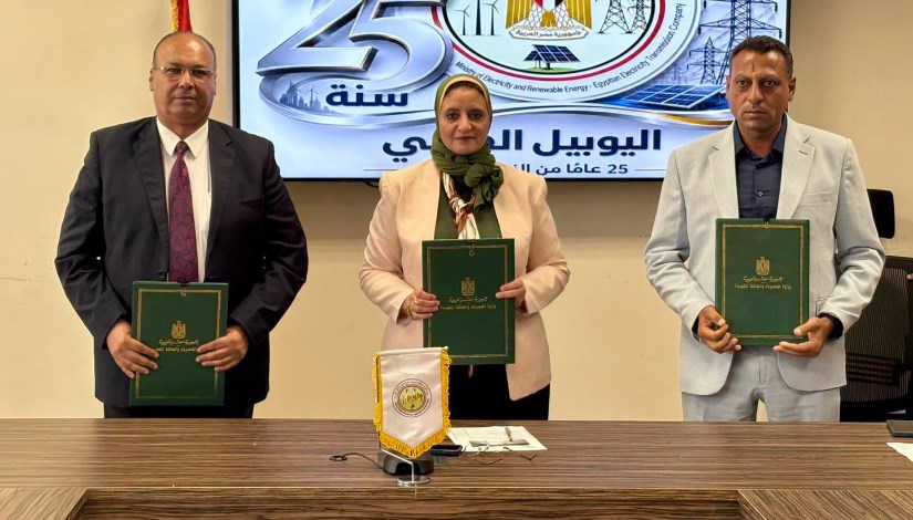 توقيع العقد بين المصرية لنقل الكهرباء ومصنع الطائرات