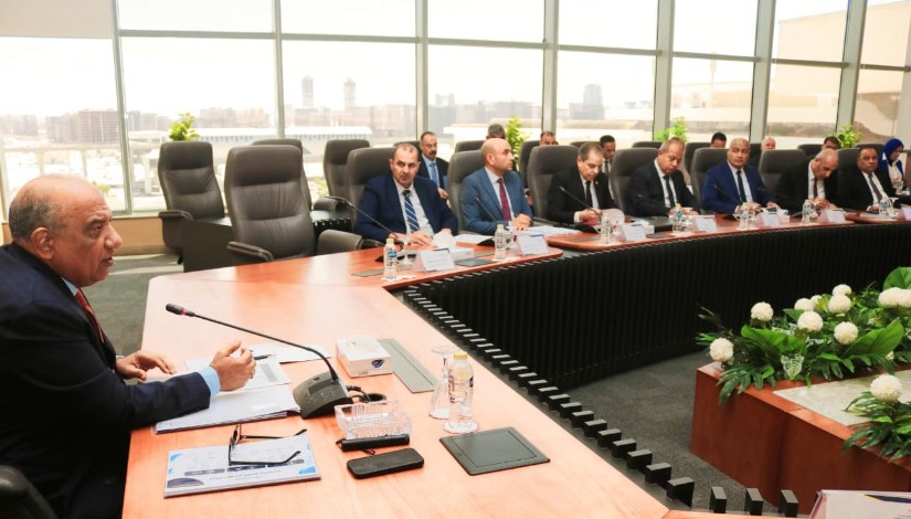 وزير الكهرباء يجتمع برؤساء شركات التوزيع
