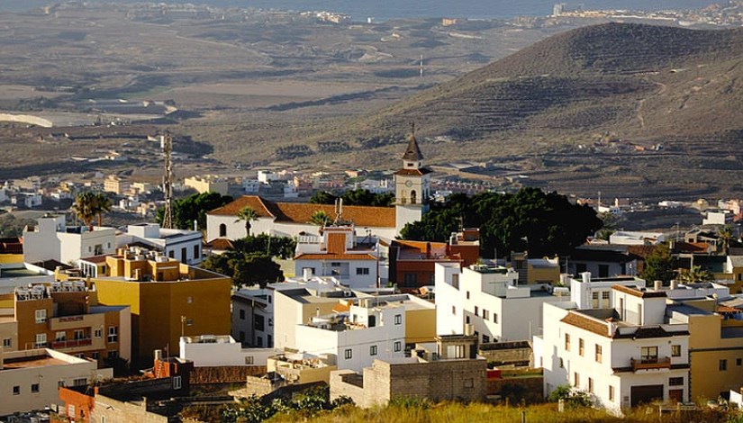 مدينة سبتة الواقعة بين إسبانيا وإيطاليا والمغرب