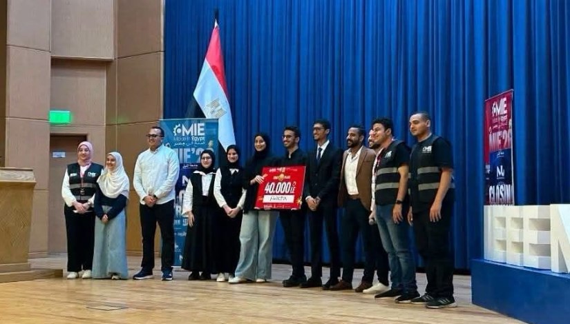 طلاب كلية الهندسة بجامعة بنها