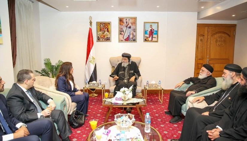 وزيرة الإسكان تستقبل البابا تواضروس