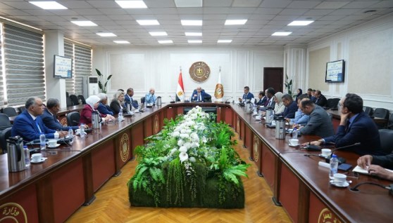 اجتماع وزير العمل