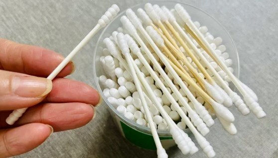 أعواد تنظيف الأذن