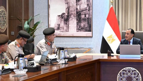 خلال اجتماع رئيس مجلس الوزراء مع رئيس الهيئة الهندسية للقوات المسلحة 