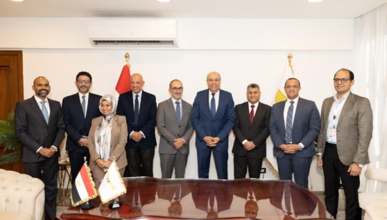   وزير الطيران المدني