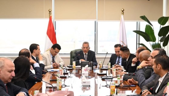 لقاء الوزير مع المحررون البرلمانيون