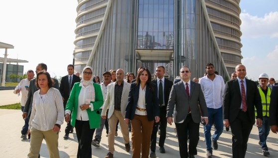 وزيرة الإسكان
