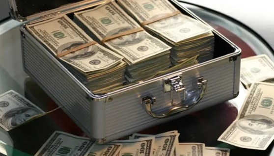 كيفية توزيع المدخرات والاستثمارات - تعبيرية