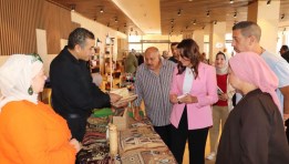 معرض الحرف اليدوية والتراثية بالمنطقة الأثرية للأهرامات