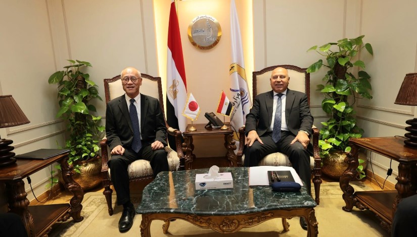 وزير النقل مع سفير اليابان