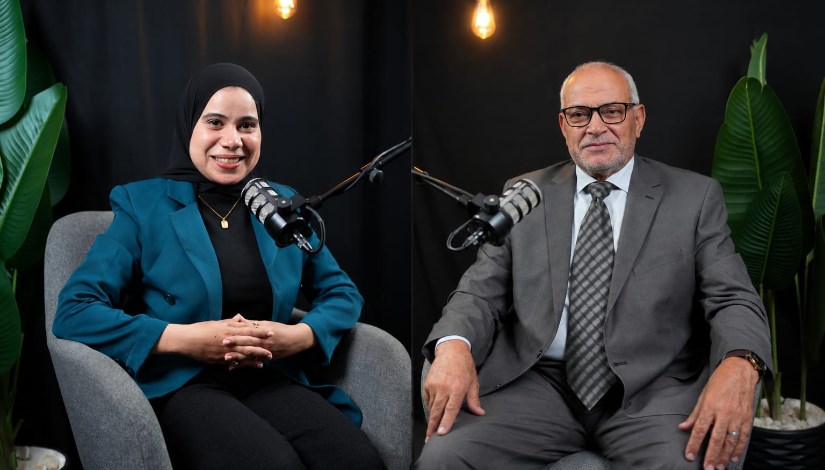 الدكتور عبد العزيز السيد رئيس شعبة الدواجن ومحررة موقع "إيجي إن"