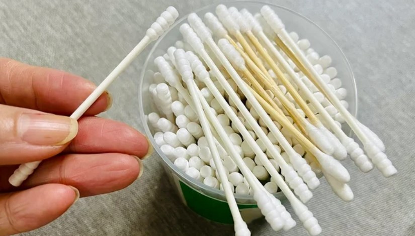 أعواد تنظيف الأذن