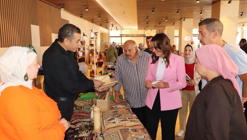 معرض الحرف اليدوية والتراثية بالمنطقة الأثرية للأهرامات