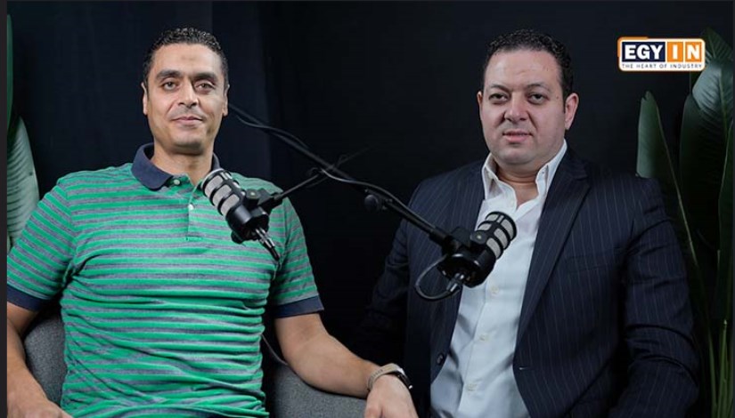  الدكتور محمود السيد، أستاذ إدارة الأعمال بجامعة عين شمس مع محرر «إيجي إن»