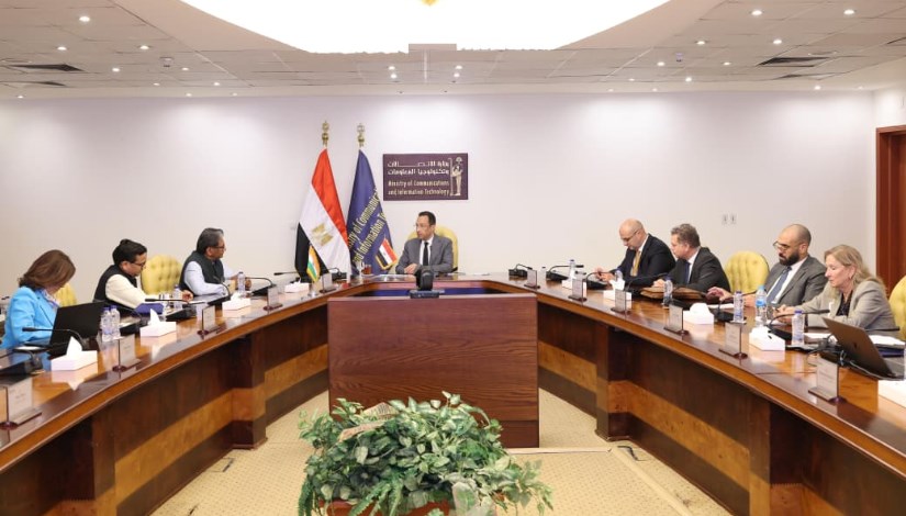 لقاء وزير الاتصالات وسفير الهند